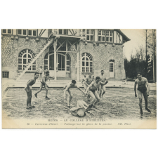 Reims - Au Collège d'Athlètes - 80 - Exercices d'hiver - Patinage sur la glace de la piscine.