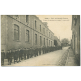 Loué - Ecole supéreure de Garçons - Départ des pensionnaires pour la promenade.