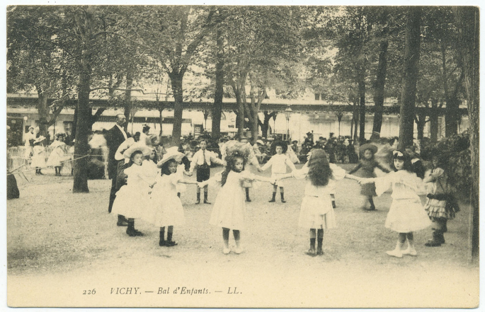 226 - Vichy - Bal d'Enfants.