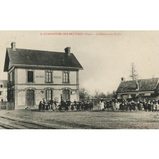 St-Symphorien-des-Bruyères (Orne) - La Mairie et les Ecoles.