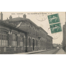 4290 - Vanves - Rue Gambetta et les Ecoles.