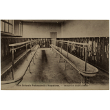 Ecole Nationale Professionnelle d'Armentières - Vestiaire et lavabo d'atelier.