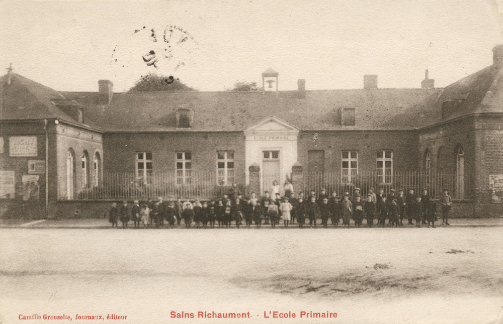 Sains-Richaumont - L'Ecole primaire.