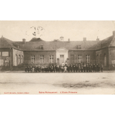 Sains-Richaumont - L'Ecole primaire.
