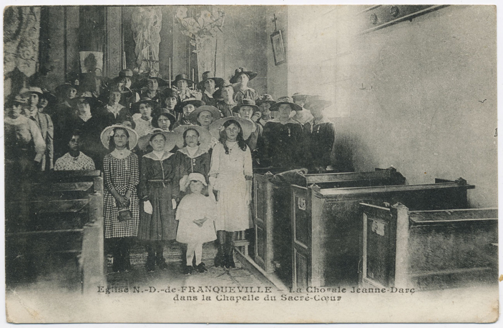 Eglise de N.-D.-de-Franqueville - la Chorale Jeanne-Darc dans la Chapelle du Sacré-Cœur.