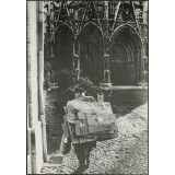 Cercle cartophile du collège Michelet. Images de Rouen. Ramasseur de cartons.