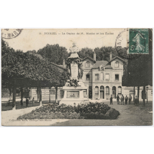 2 - Noisiel - La Statue de M. Menier et les Ecoles.