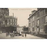 La Délivrande - Cour intérieure de la Sainte-Famille.
