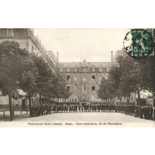 Pensionnat Saint-Joseph - Caen - Cour intérieure, fin de Récréation.