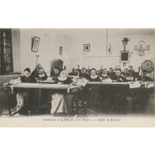 Institution de Larnay, près Poitiers - Atelier de Broderie.