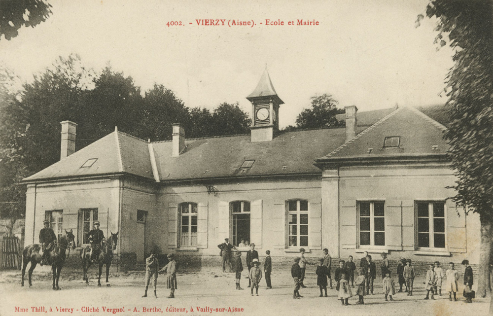 4002 - Vierzy ( Aisne) - Ecole et Mairie.