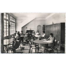 Ecole Ménagère et Technique - Avenue Foch - Dammarie-lès-Lys (Seine & Marne) - Salle de séjour.