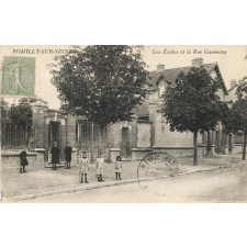 Romilly-sur-Seine - Les Ecoles et la Rue Gambetta.