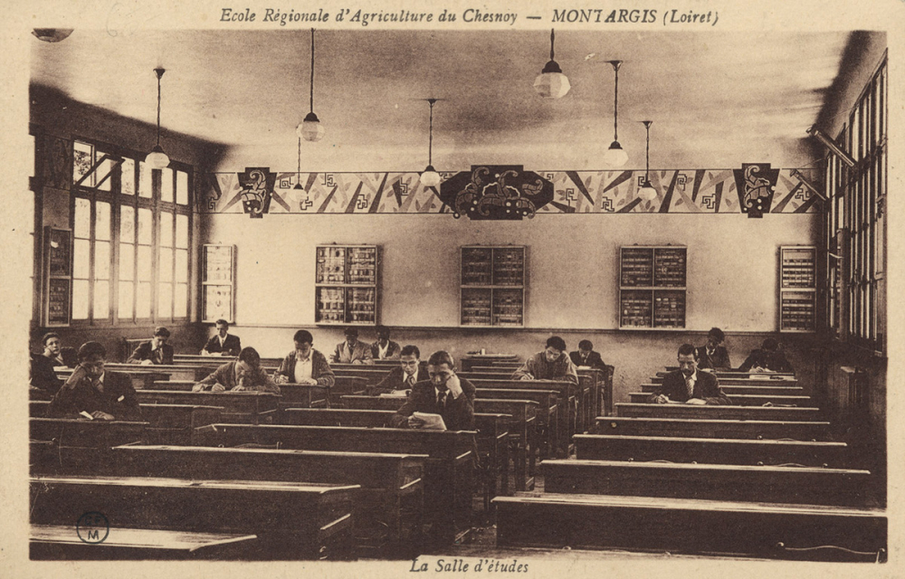 Ecole Régionale d'Agriculture du Chesnoy - Montargis (Loiret) - La Salle d'études.