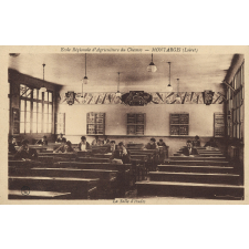Ecole Régionale d'Agriculture du Chesnoy - Montargis (Loiret) - La Salle d'études.