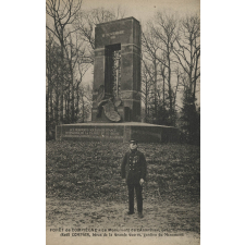 Forêt de Compiègne - Le Monument de l'Armistice, près Rethondes (René Compain, héros de la Grande Guerre, gardien du Monument).