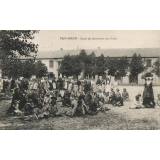Pen-Bron - Cour de récréation des Filles.