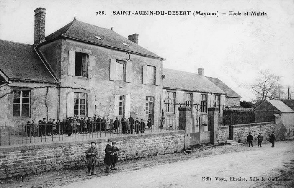 288 - Saint-Aubin-du-Desert (Mayenne) - Ecole et Mairie.