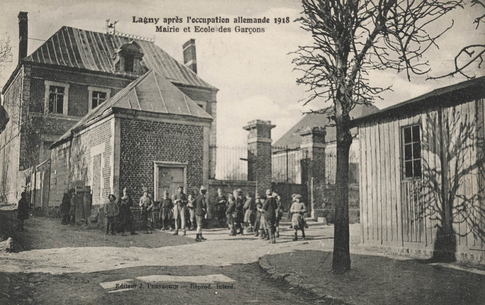 Lagny après l'occupation Allemande 1918 - Mairie et Ecole des Garçons.