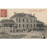Environs de Montereau : Varennes - Mairie et Nouvelles Écoles.