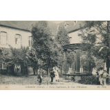 20 - Corbigny (Nièvre) - Ecole Supérieure, la Cour d'Honneur.