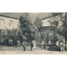 20 - Corbigny (Nièvre) - Ecole Supérieure, la Cour d'Honneur.