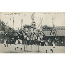 13 - Troyes - 34e Fête Fédérale de Gymnastique. 5-6-7-8 Juin 1908 - Une Pyramide.