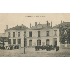 Crosnes - La Sortie des Ecoles.