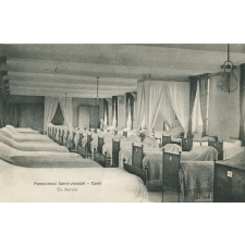 Pensionnat Saint-Joseph - Caen - Un Dortoir.