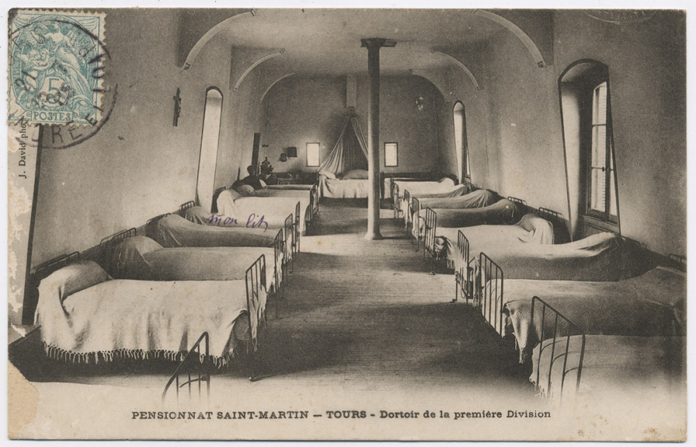 Pensionnat Saint-Martin - Tours - Dortoir de la première Division.