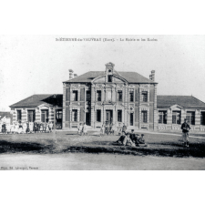 St-Etienne-du-Vauvray (Eure) - La Mairie et les Ecoles.