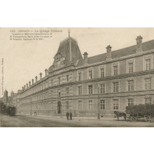 132 - Sedan - Le Collège Turenne - Construit en 1883 sous l'administration de M.Philippoteaux, Maire, et sur les plans de M.Depaquit, Ingénieur de la ville.