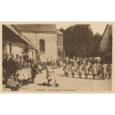 Vannes - La Providence - En Récréation.