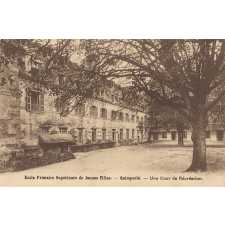 Ecole Primaire Supérieure de Jeunes Filles. Quimperlé - Une cour de Récréation.