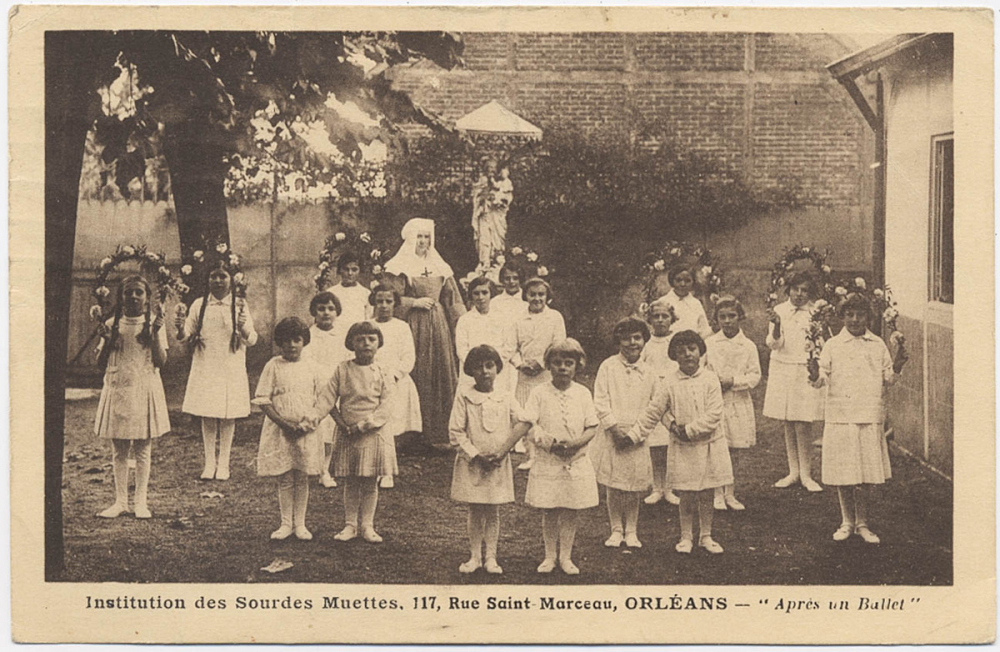 Institution des Sourdes Muettes, 117, rue Saint-Marceau, Orléans - Aprés un Ballet.