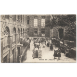 Ecole de L'Abbaye - 1907 - Cour intérieure.