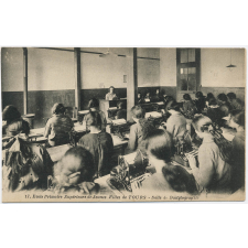 17 - Ecole Primaire Supérieure de jeunes Filles de Tours - Salle de Dactylographie.