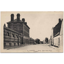 10 - Moreuil - Ecoles - Place Victor-Hugo.