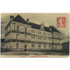 Chasseneuil - 1 - Façade de l'Ecole supérieure.