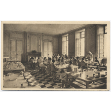Préventorium de Valloires (Somme). Réfectoire des Filles - Goûter des régimes.