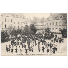 Bourges - Collège de Jeunes Filles - Récréation des Elèves.