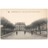 Bourganeuf (Creuse) - Avenue et l'Ecole primaire Supérieure de Garçons.