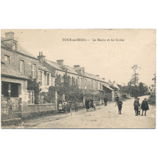 Tour-en-Bessin - La Mairie et les Ecoles.