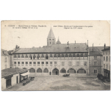 Cluny - Ecole d'Arts et Métiers. Façade du Pape Gélase, élevée sur l'emplacement d'un palais où mourut Gélase III en 1119 (Ogival XVe siècle).