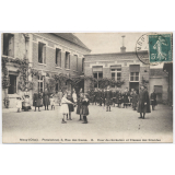 Mouy (Oise) - Pensionnat, 3, rue des Caves - 8 - Cour de récréation et Classes des Grandes.