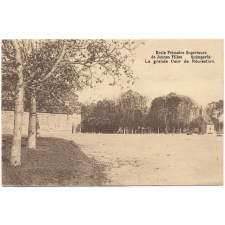 Ecole Primaire Supérieure de Jeunes Filles - Quimperlé - La grande cour de Récréation.