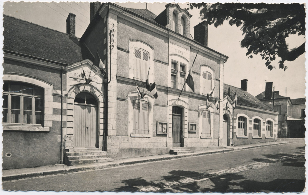 Monthou-sur-Cher (Loir-&-Cher) - La Mairie - Les Ecoles.