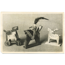 Deutsches Spielzeugmuseum Sonneberg / Thur. - Älteste SonnebergerHolzspielzeuge aus der Zeit um 1700 : Pferdchen mit Fohlen, Sonneberger Reierlein, Hirsch.