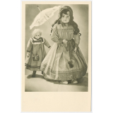 Deutsches Spielzeugmuseum Sonneberg - Gelenkpuppe mit Porzellankopf um 1900.