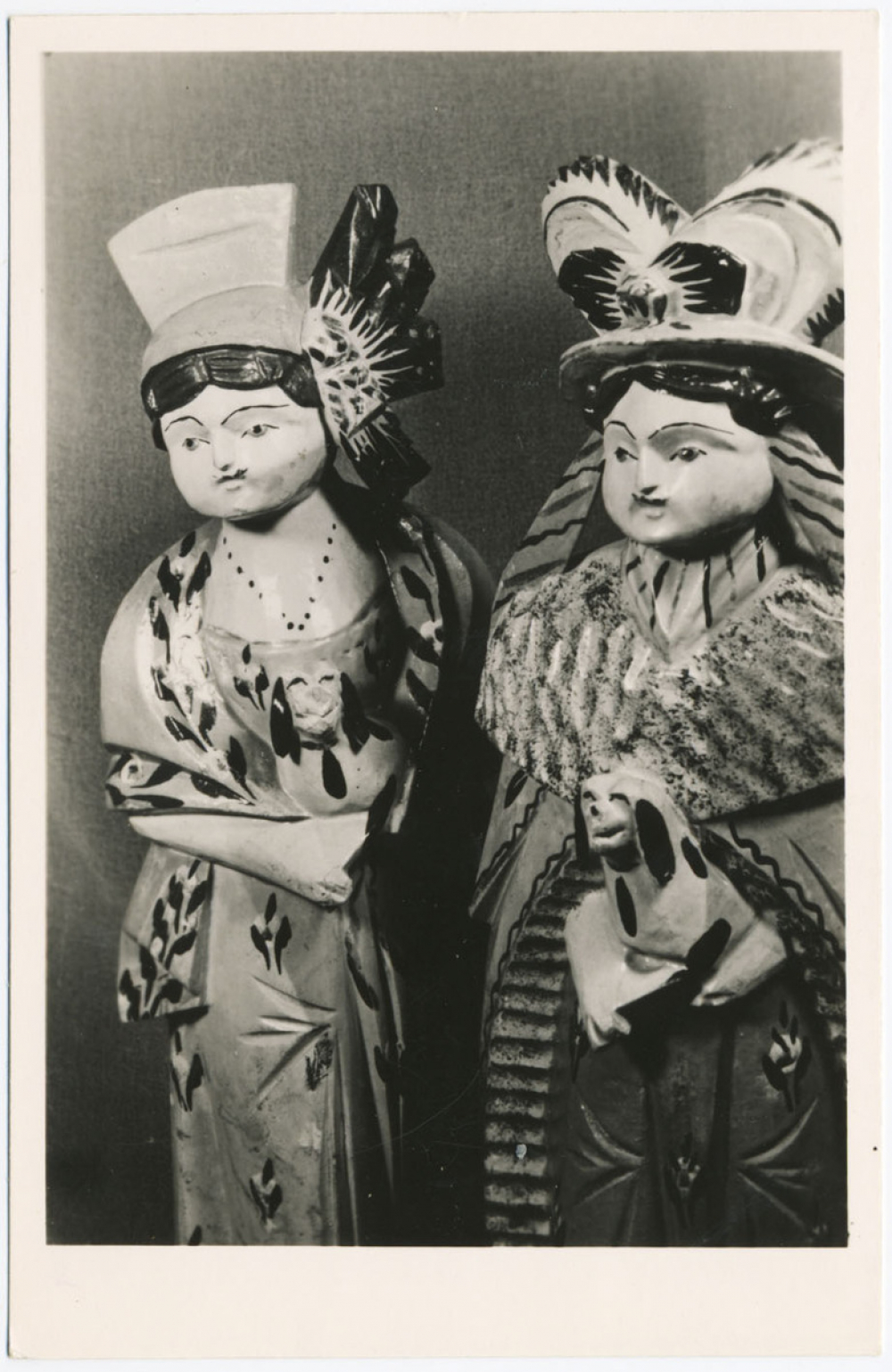 Deutsches Spielzeugmuseum Sonneberg / Thur. - Altrussische Puppen, holzgeschnikt, bemalt; um 1800.